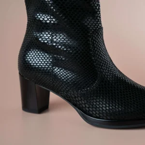 ARA - 23402-31 - Osmanthus - Black Embossed Print