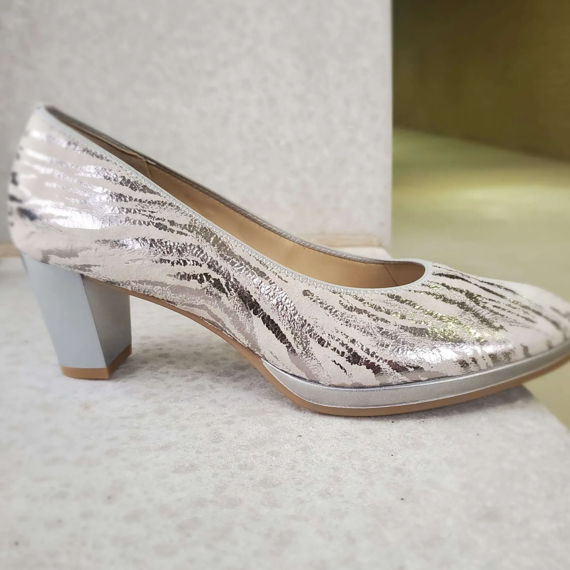 ara___ophelia_print_pump_1.webp Ara - 13436 Ophelia Print Pump