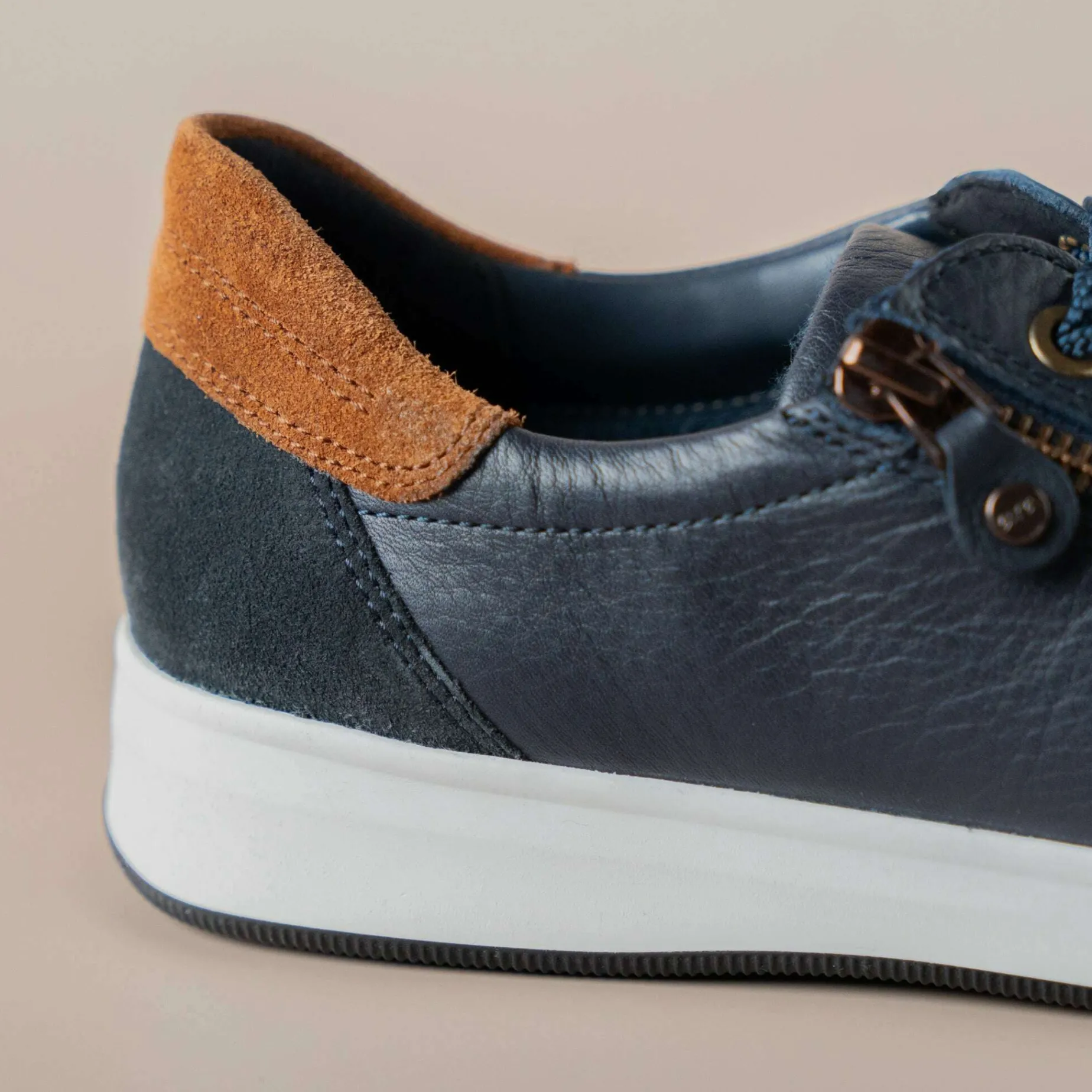 ara__rei_low_in_navy_with_2.webp Ara - Rei Low in Navy with Brown Trim