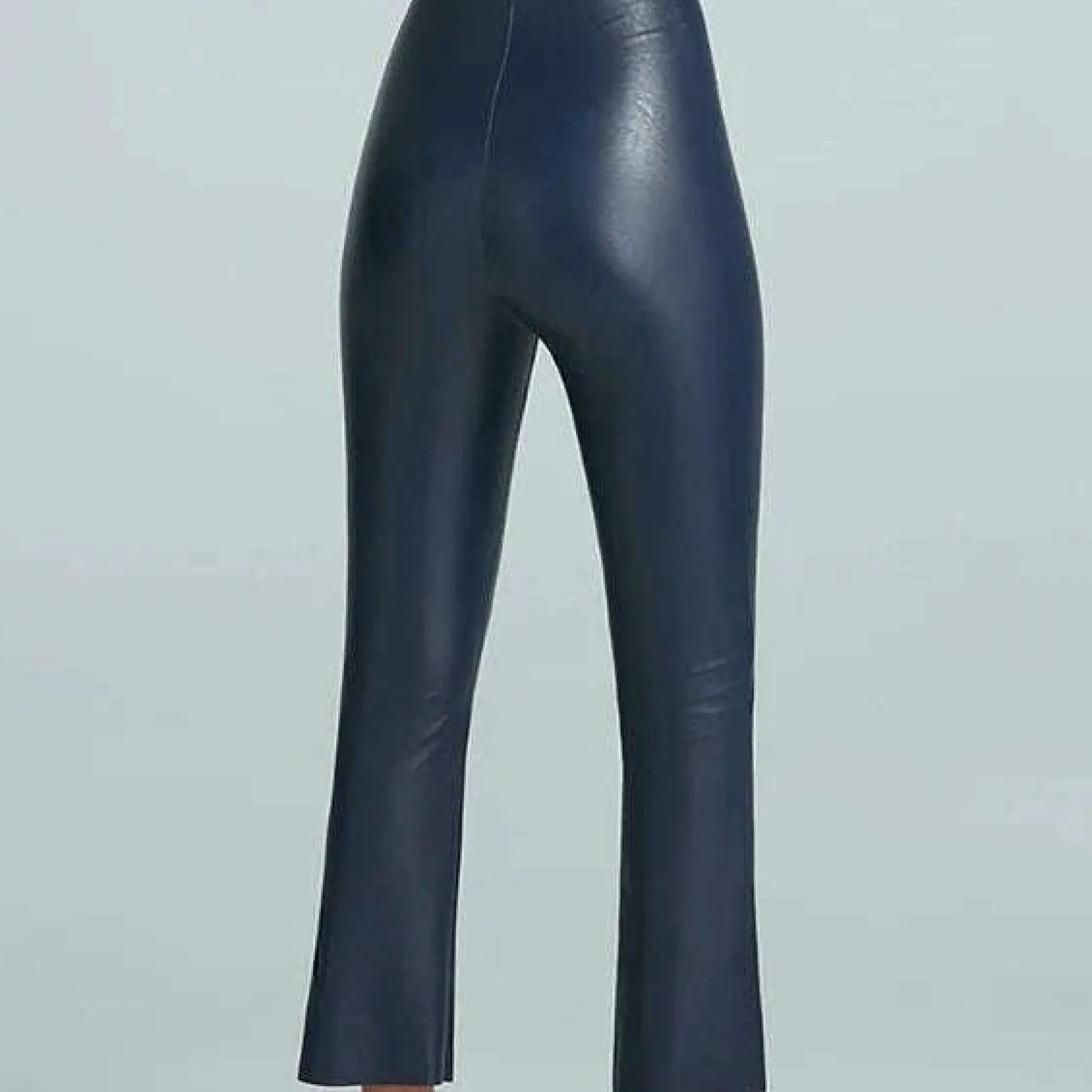 commando__faux_leather_cr_1.webp COMMANDO - Faux Leather Cropped Flare - Navy