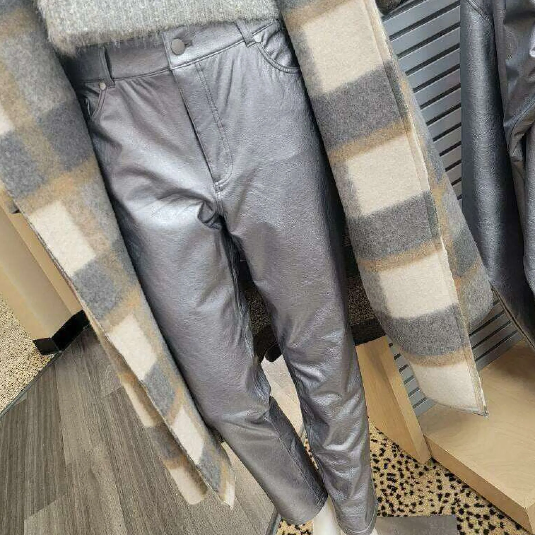 commando__faux_leather_po_2.webp Commando - FAUX LEATHER 5-POCKET Pant - Pewter