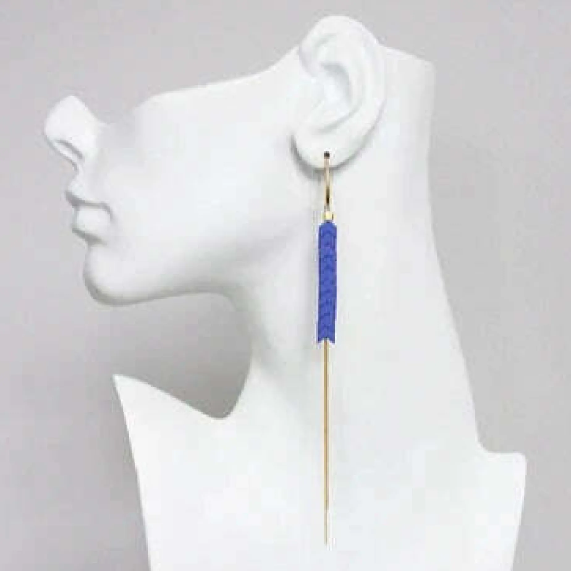 david_aubrey__blue_and_go_0.webp DAVID AUBREY - Blue and Gold Chain Fringe Earrings