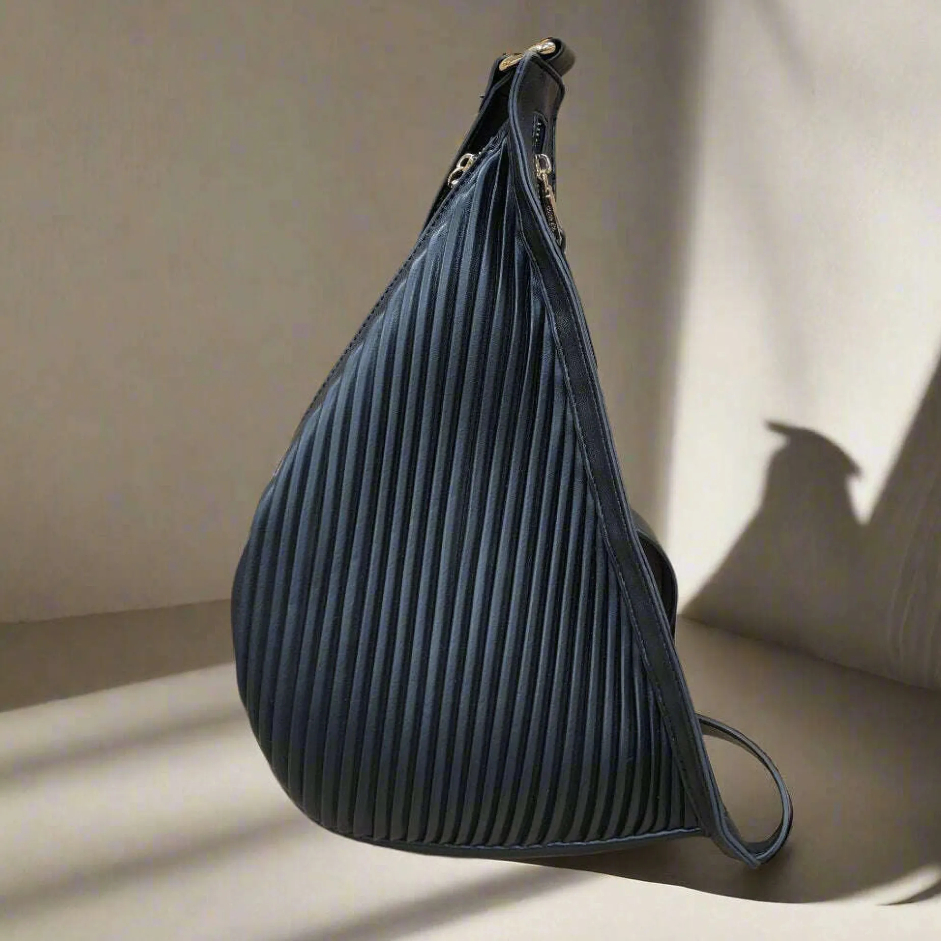 dolce_vita__giulana_sling_0.webp DOLCE VITA - Giulana Sling Bag - Black