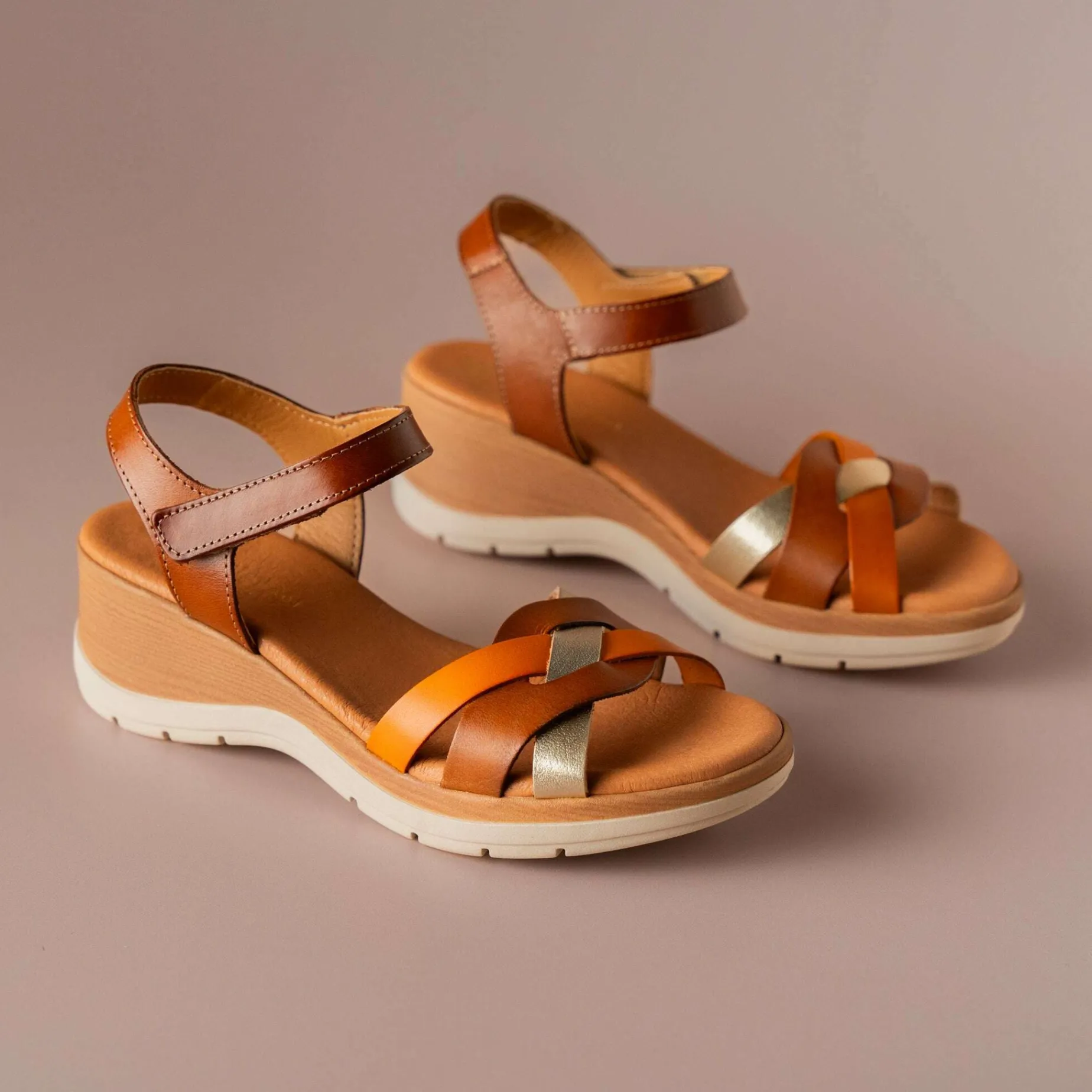 eric_michael__lyla_wedge__2.webp ERIC MICHAEL - Lyla Wedge Sandal