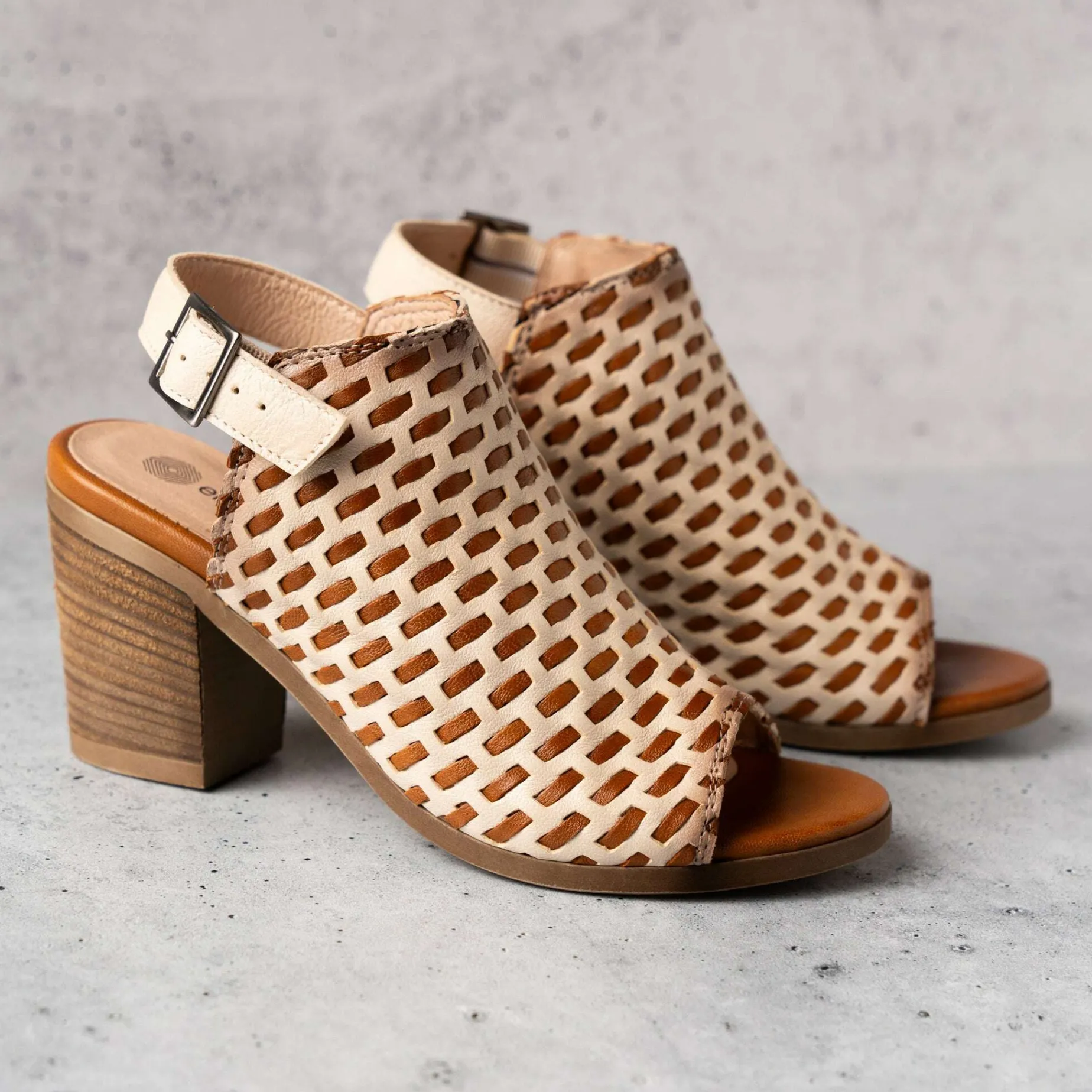 eric_michael__paris__wove_2.webp Eric Michael - Paris - Woven Cream/Tan or Black/Tan
