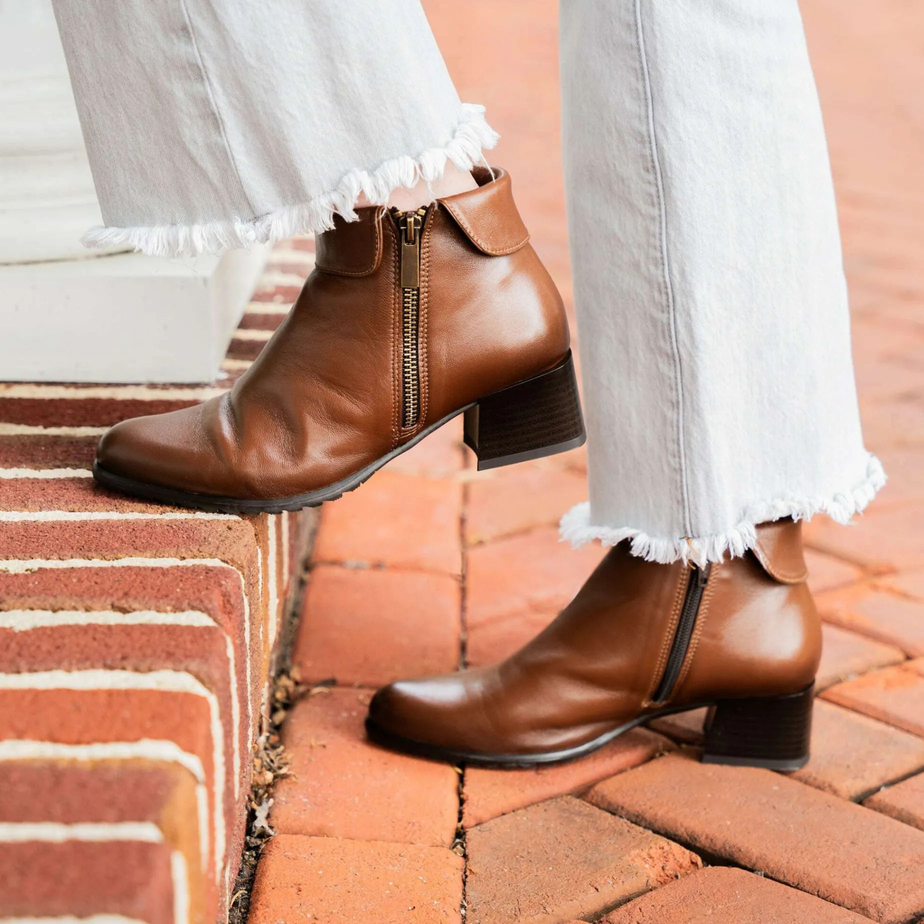 eric_michael__sonia_low_h_0.webp Eric Michael - Sonia low heel leather boot