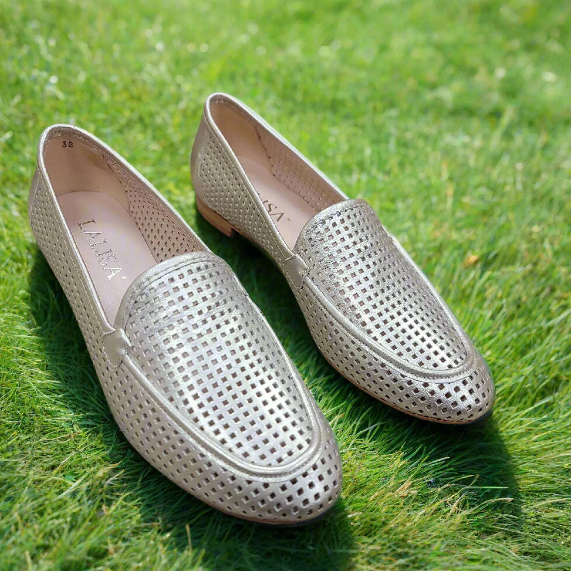 la_lisa__platino_perforat_0.webp LA LISA - Platino Perforated Loafer