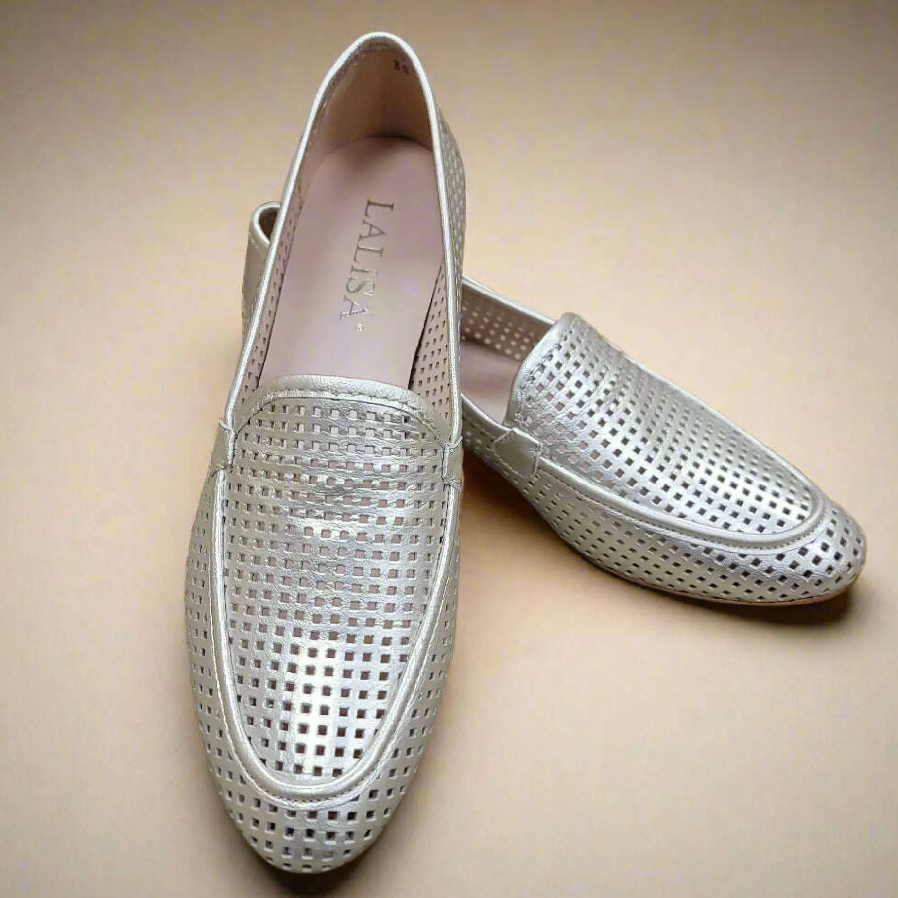 la_lisa__platino_perforat_2.webp LA LISA - Platino Perforated Loafer