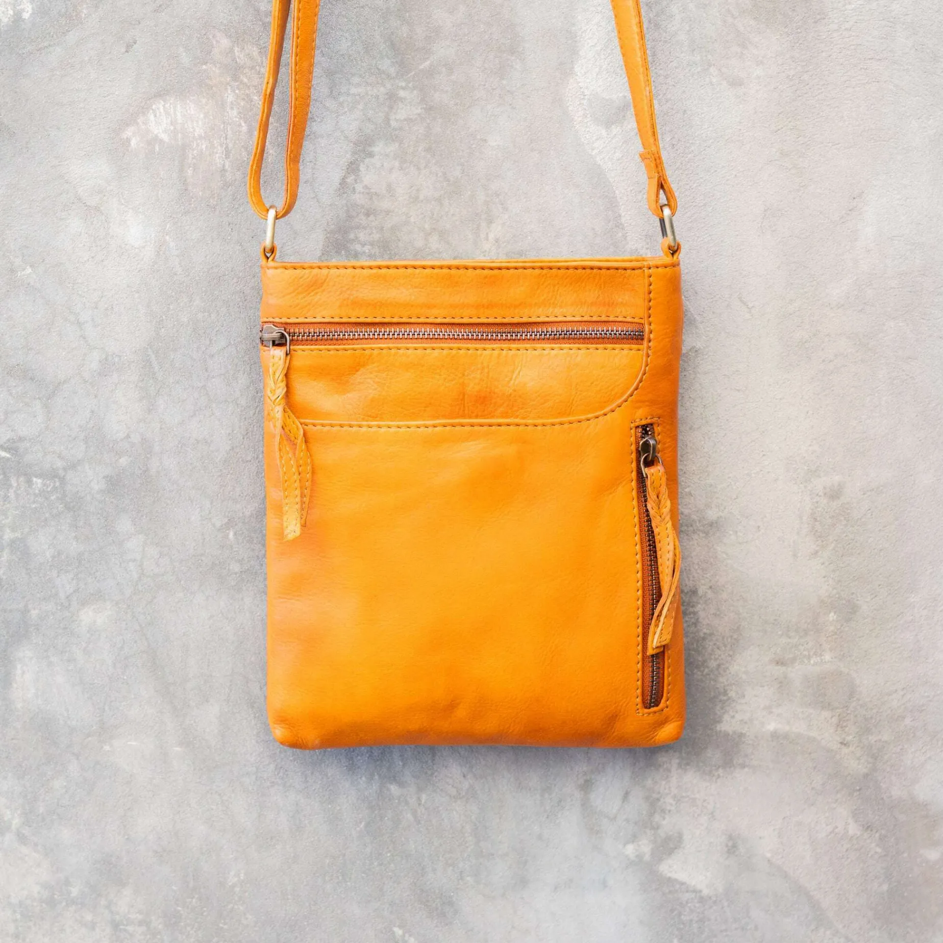milo___edith_leather_cros_0.webp Milo - 118 Edith Leather Crossbody Handbag