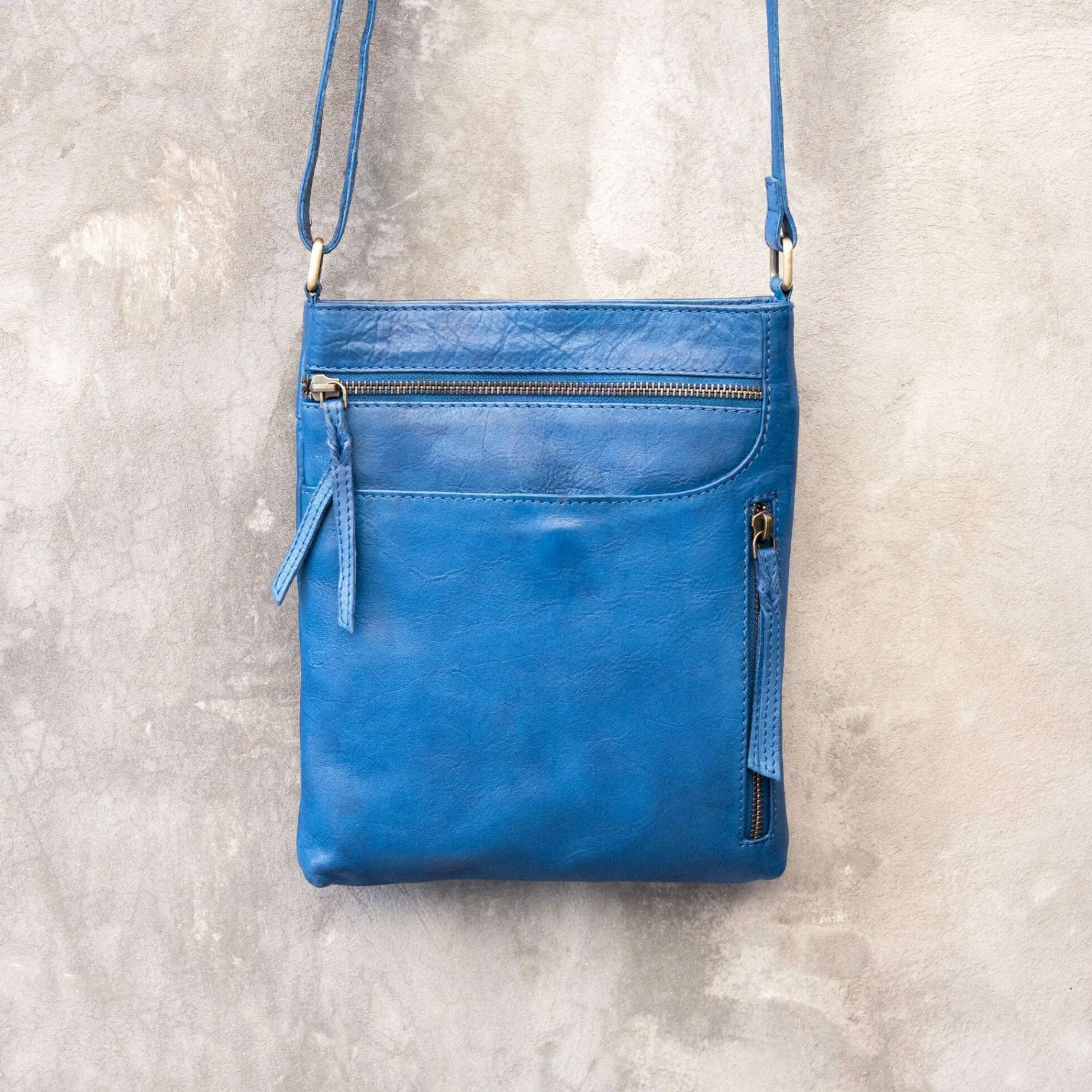 milo___edith_leather_cros_2.webp Milo - 118 Edith Leather Crossbody Handbag
