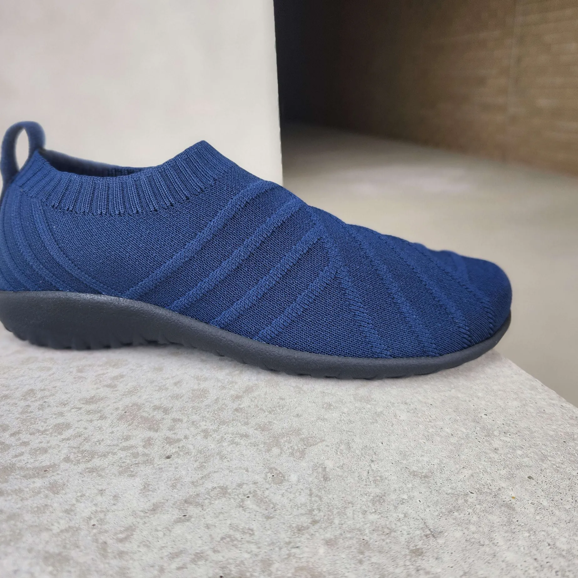 naot__okahu__navy_2.webp Naot - Okahu - Navy