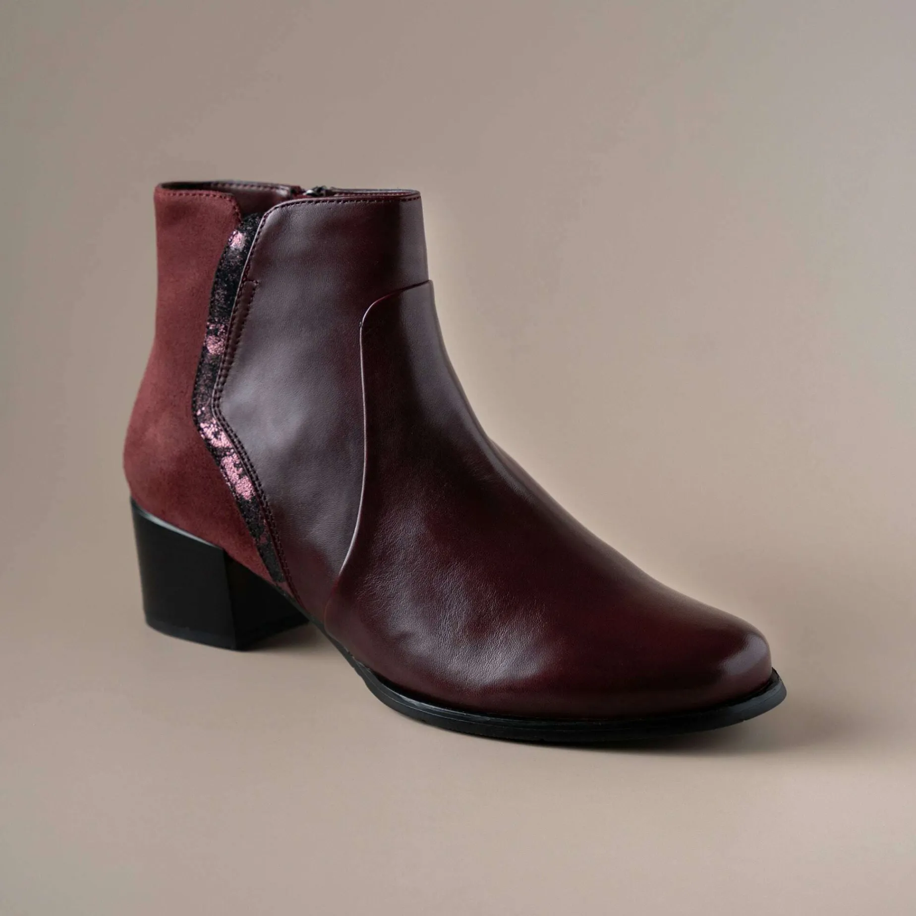 regarde_le_ciel__jolene_l_0.webp REGARDE LE CIEL - Jolene Low Heel Ankle Boot in Bordeaux