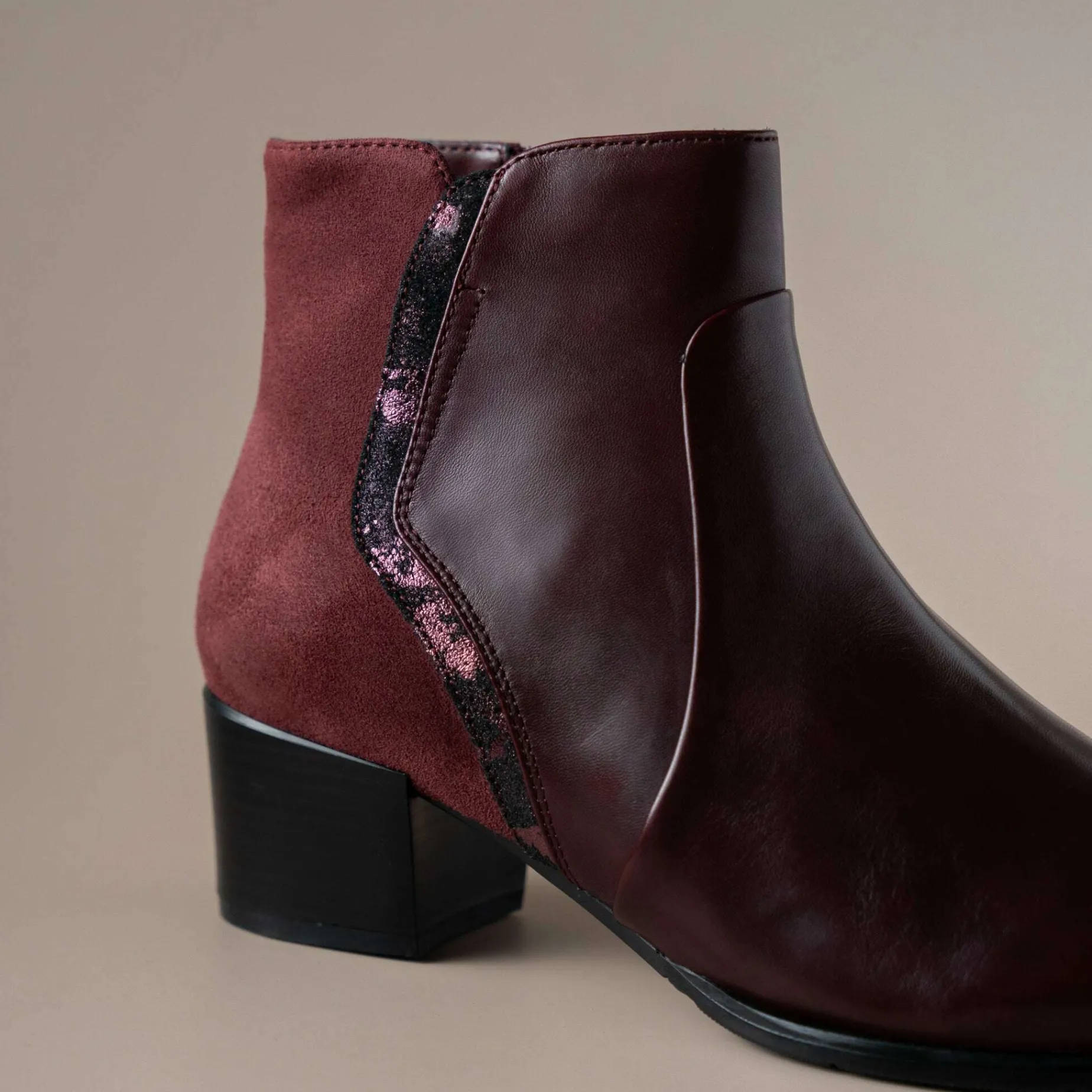 regarde_le_ciel__jolene_l_1.webp REGARDE LE CIEL - Jolene Low Heel Ankle Boot in Bordeaux