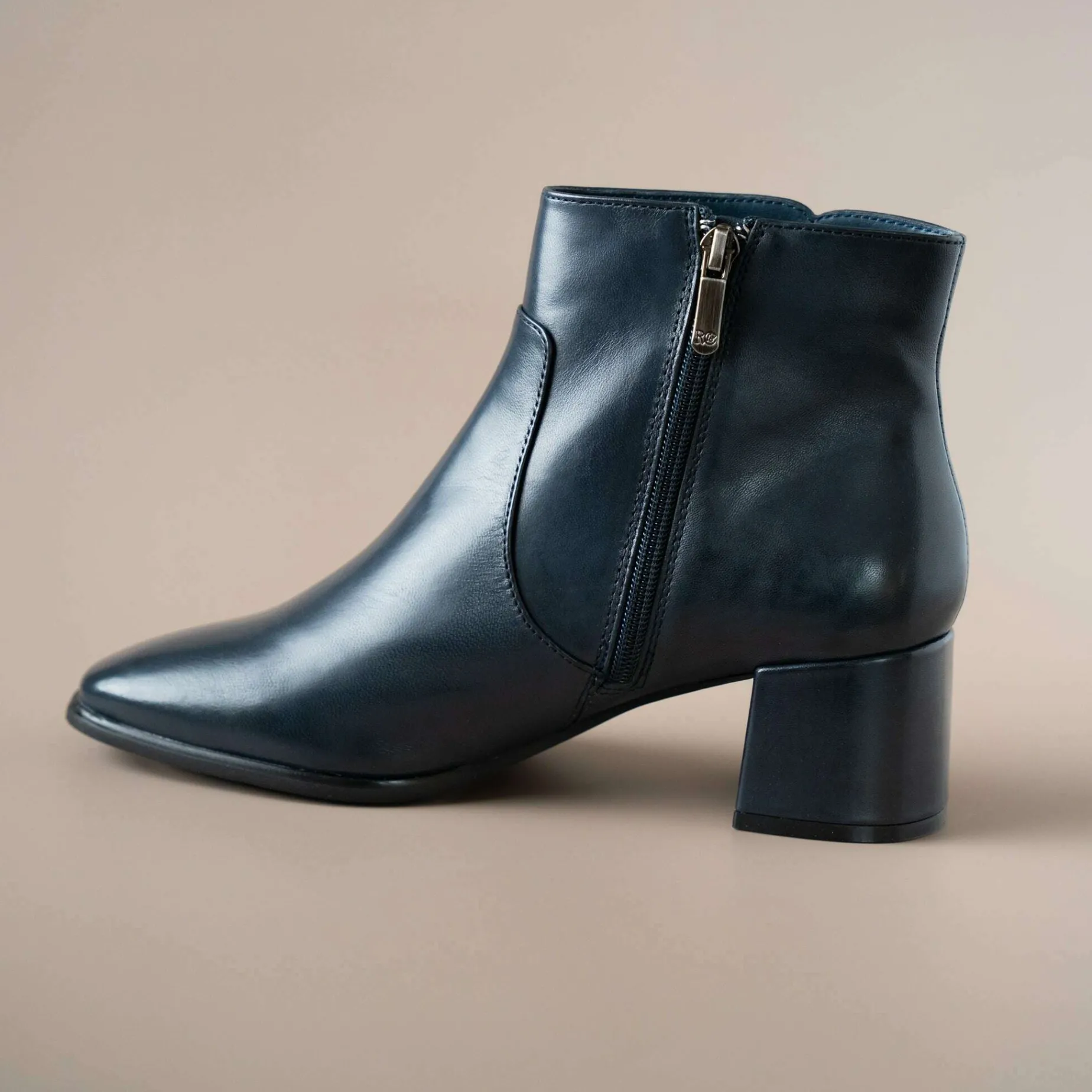 regarde_le_ciel__pilar__b_2.webp Regarde le Ciel - Pilar 04 Block Heel Navy Ankle Boot
