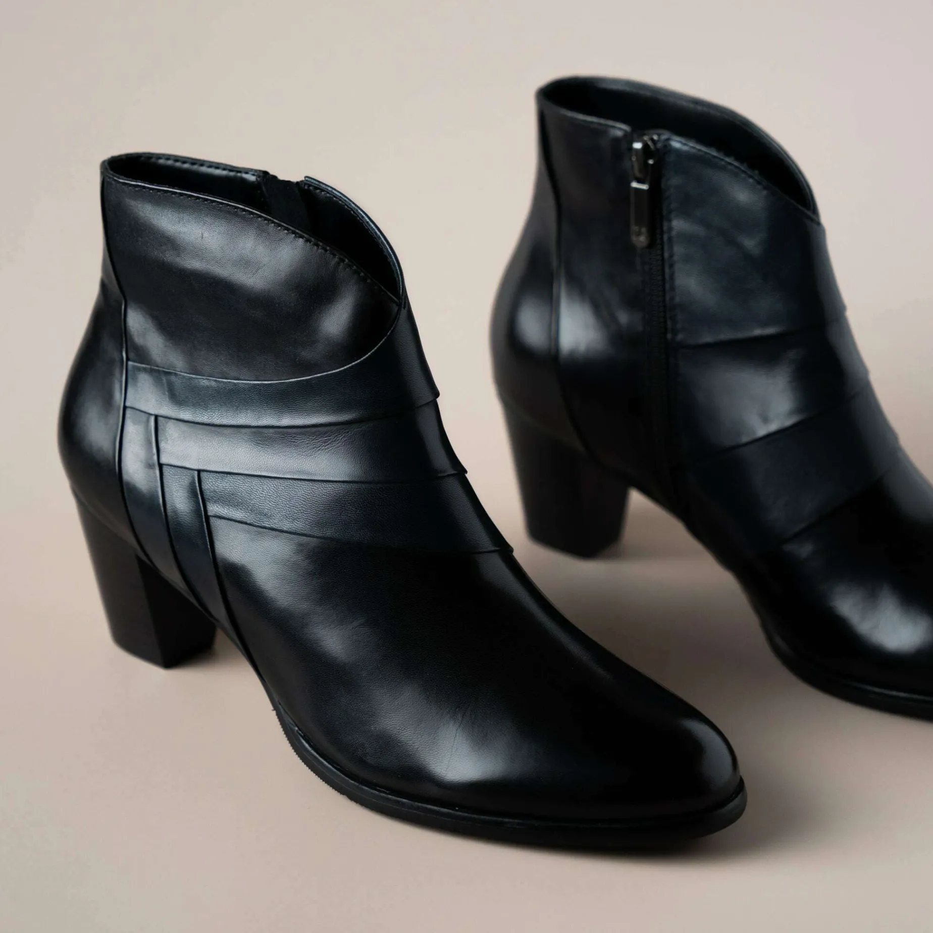 regarde_le_ciel__sonia__b_0.webp REGARDE LE CIEL - Sonia 78 Black & Navy High Heel Leather Ankle Boot