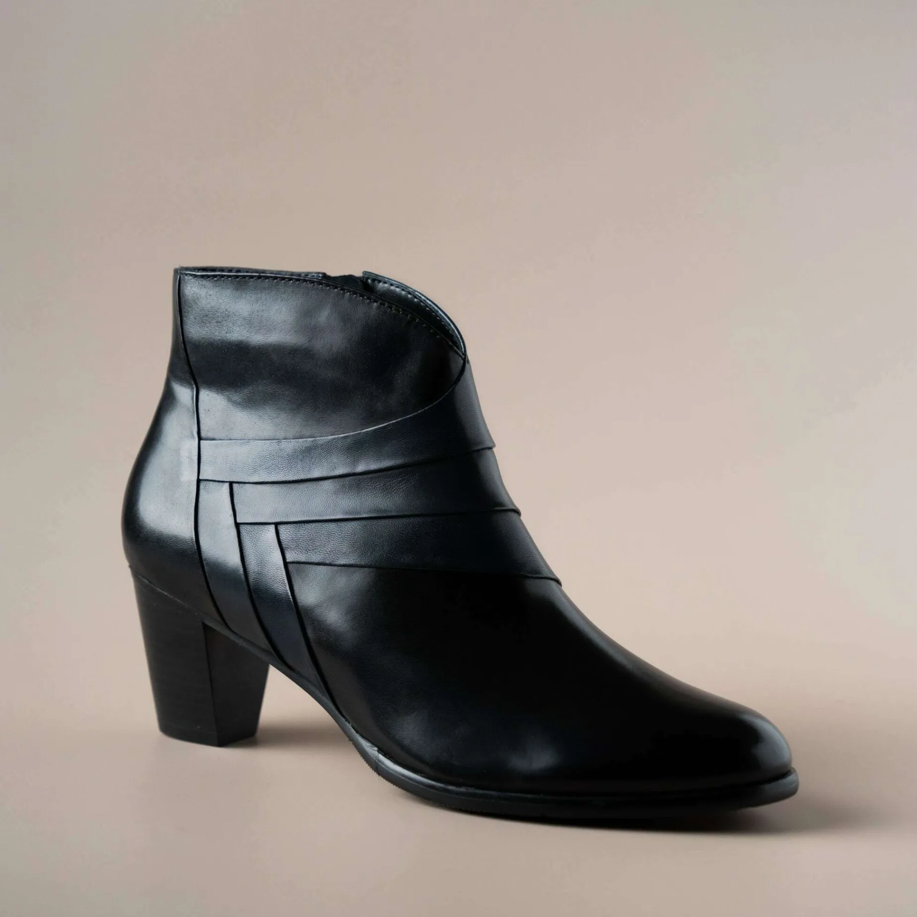 regarde_le_ciel__sonia__b_1.webp REGARDE LE CIEL - Sonia 78 Black & Navy High Heel Leather Ankle Boot