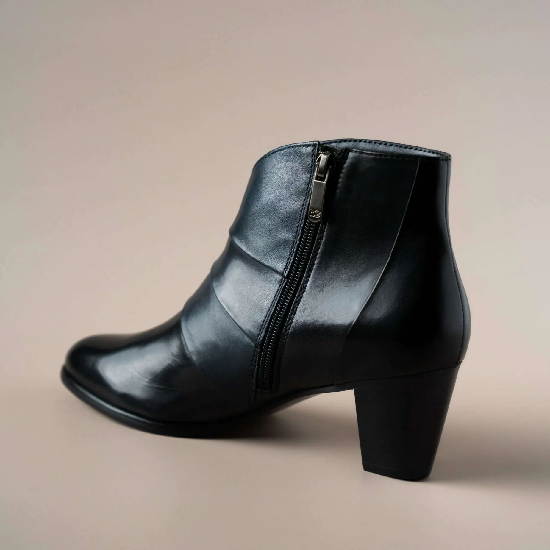 regarde_le_ciel__sonia__b_2.webp REGARDE LE CIEL - Sonia 78 Black & Navy High Heel Leather Ankle Boot