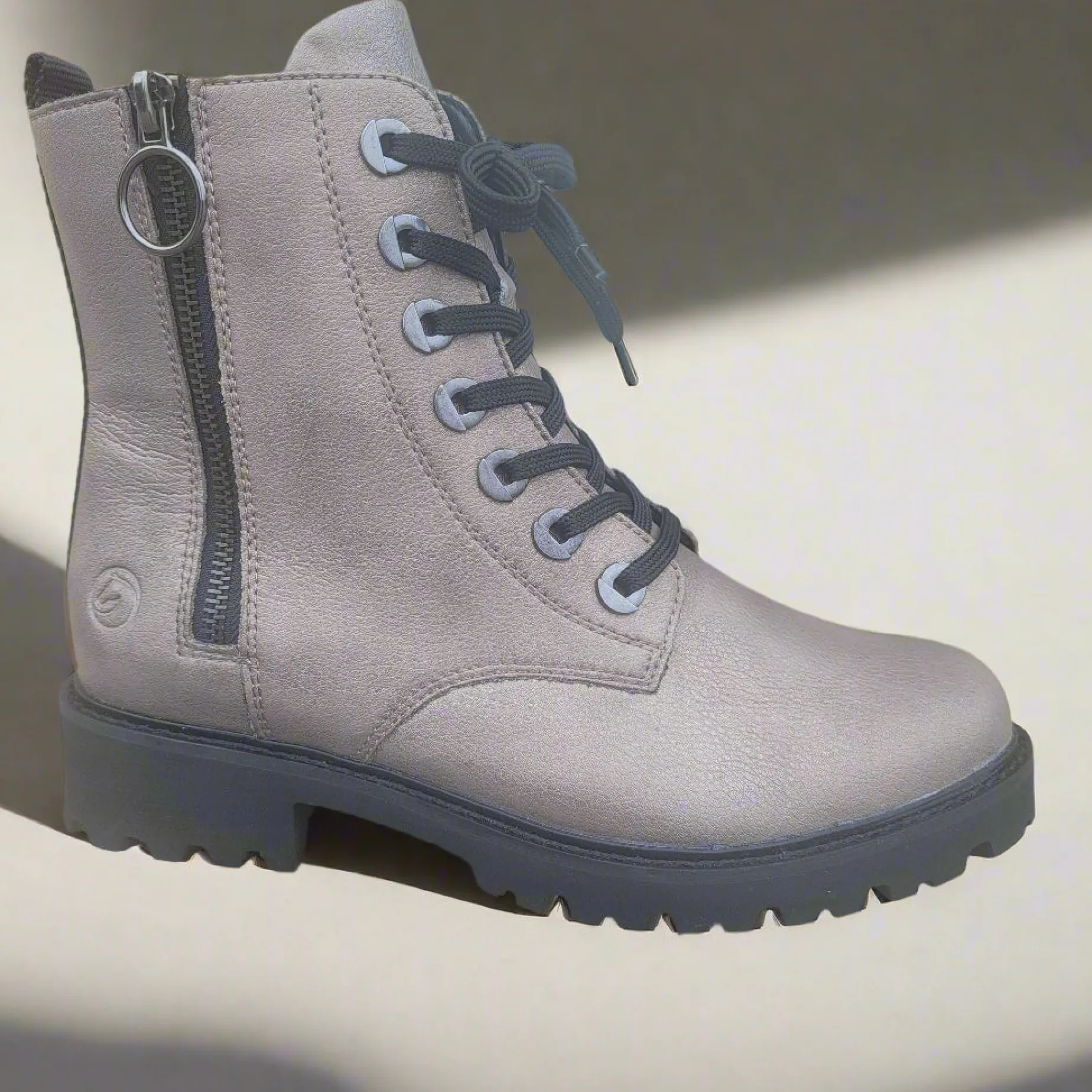 remonte__d__dirty_silver_0.webp REMONTE - D8671-91 - Dirty Silver