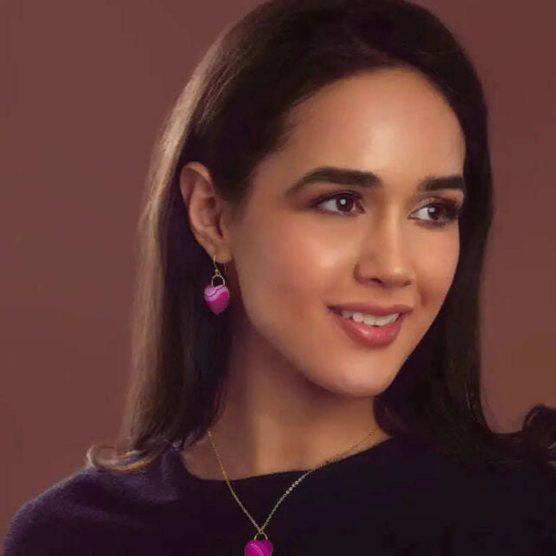 saachi__agate_heart_earri_0.webp Saachi - Agate Heart Earrings - Pink