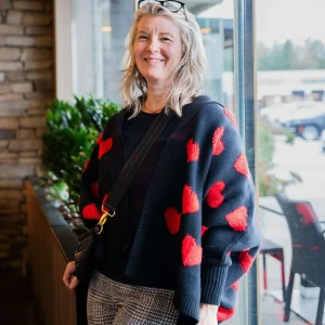 Saachi - RIBBED HEART SWEATER - Black & Red