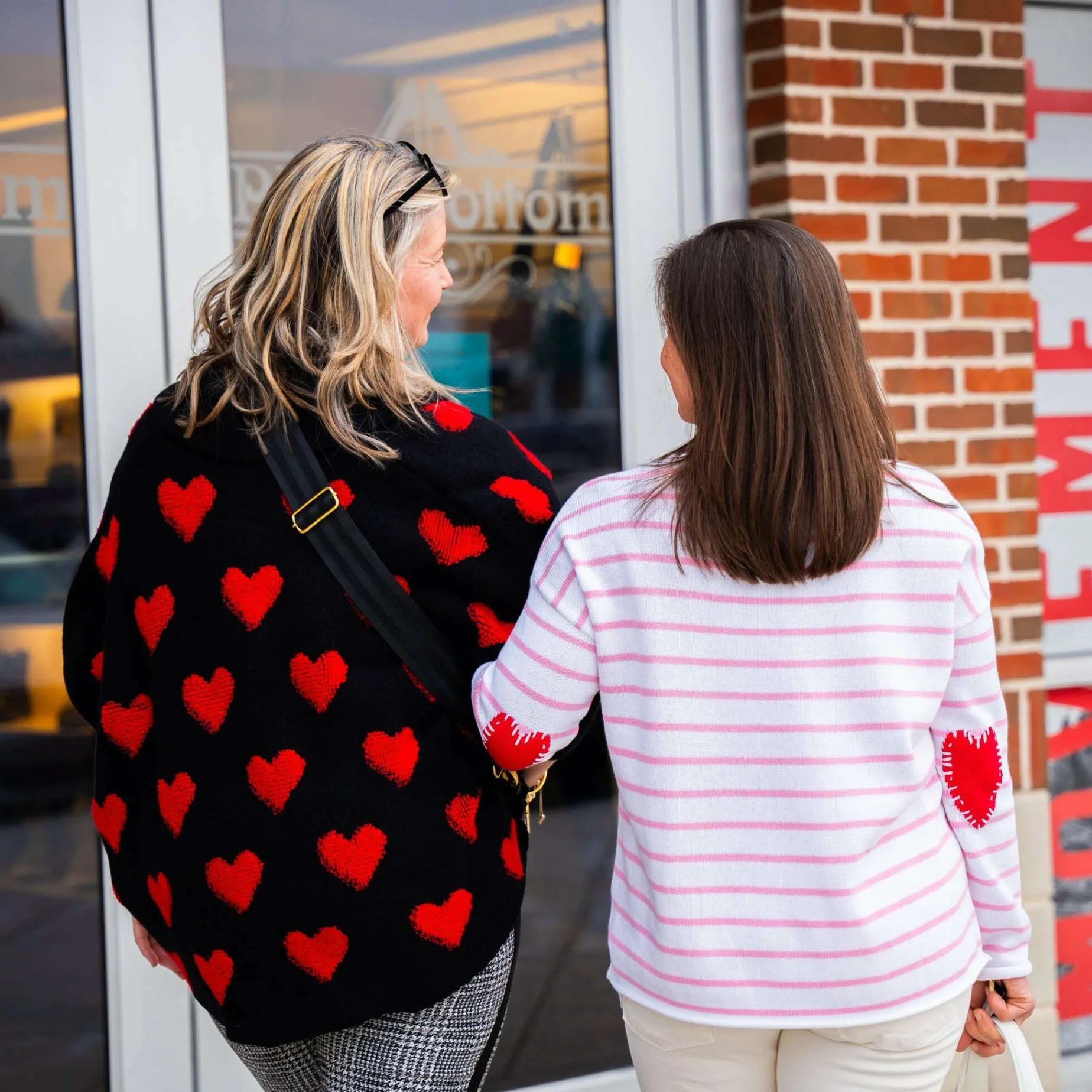 saachi__ribbed_heart_swea_2.webp Saachi - RIBBED HEART SWEATER - Black & Red