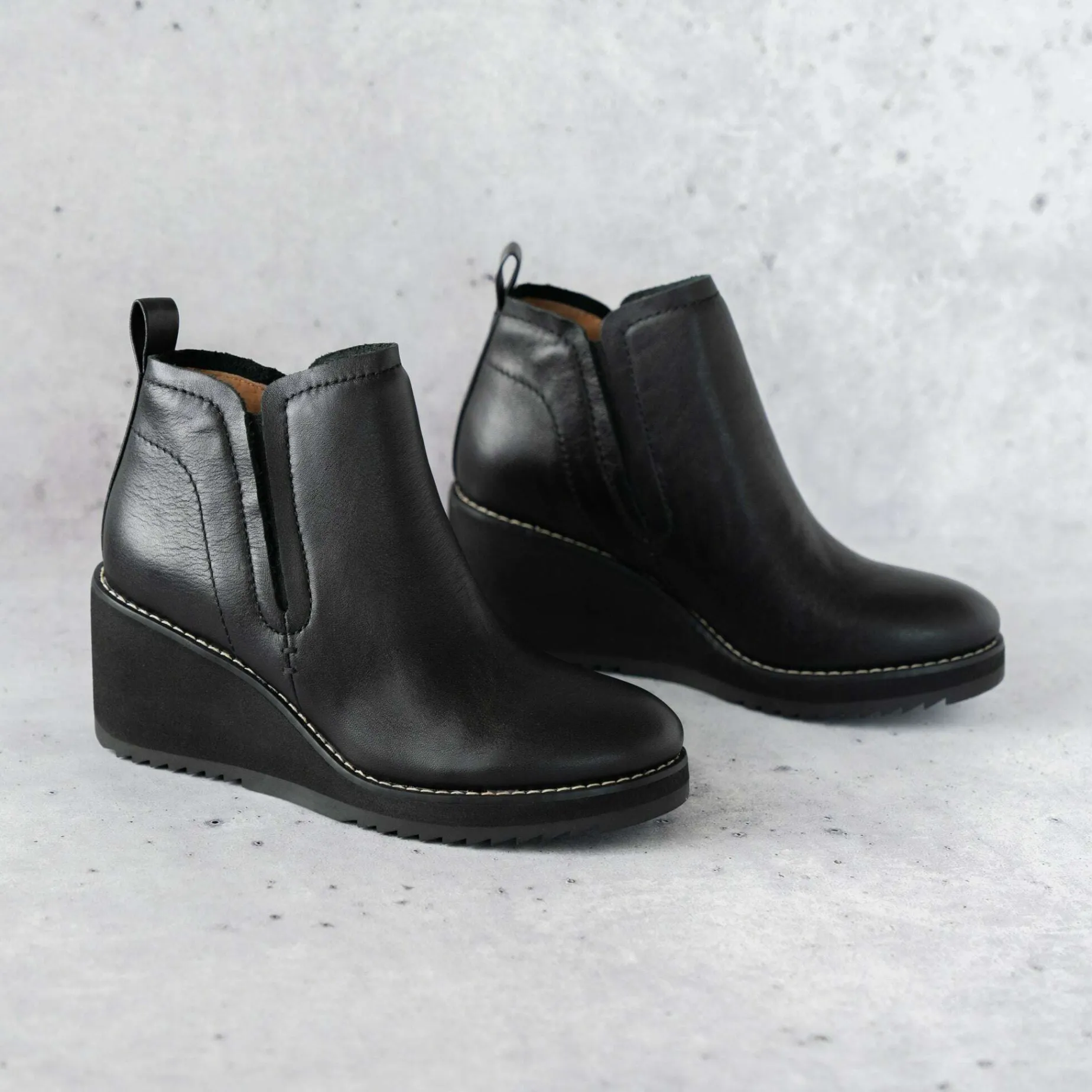 sfft__emeree_in_black_lea_0.webp Söfft - Emeree in Black Leather