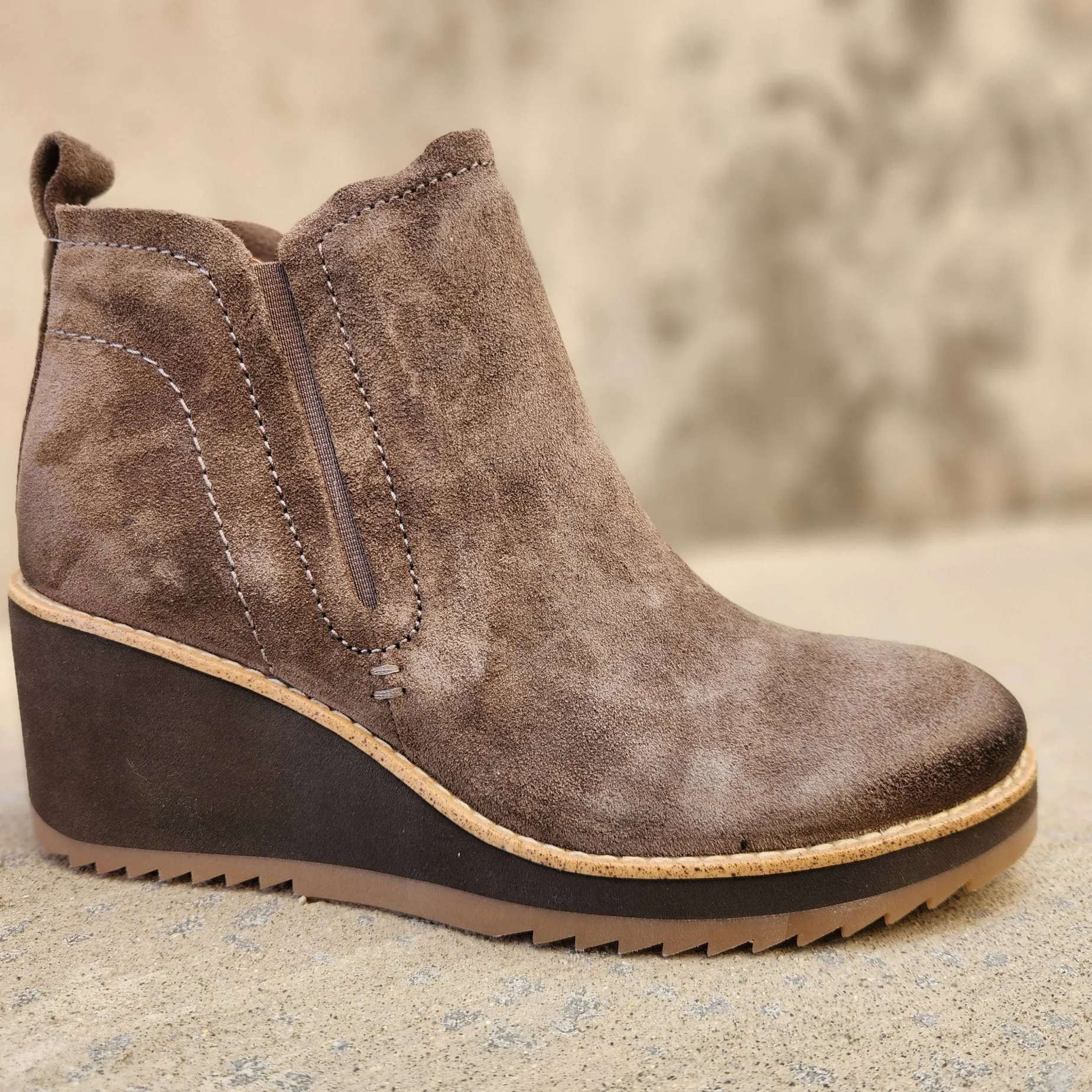 sfft__emeree_wedge_suede__1.webp Söfft - Emeree Wedge Suede Ankle Boot