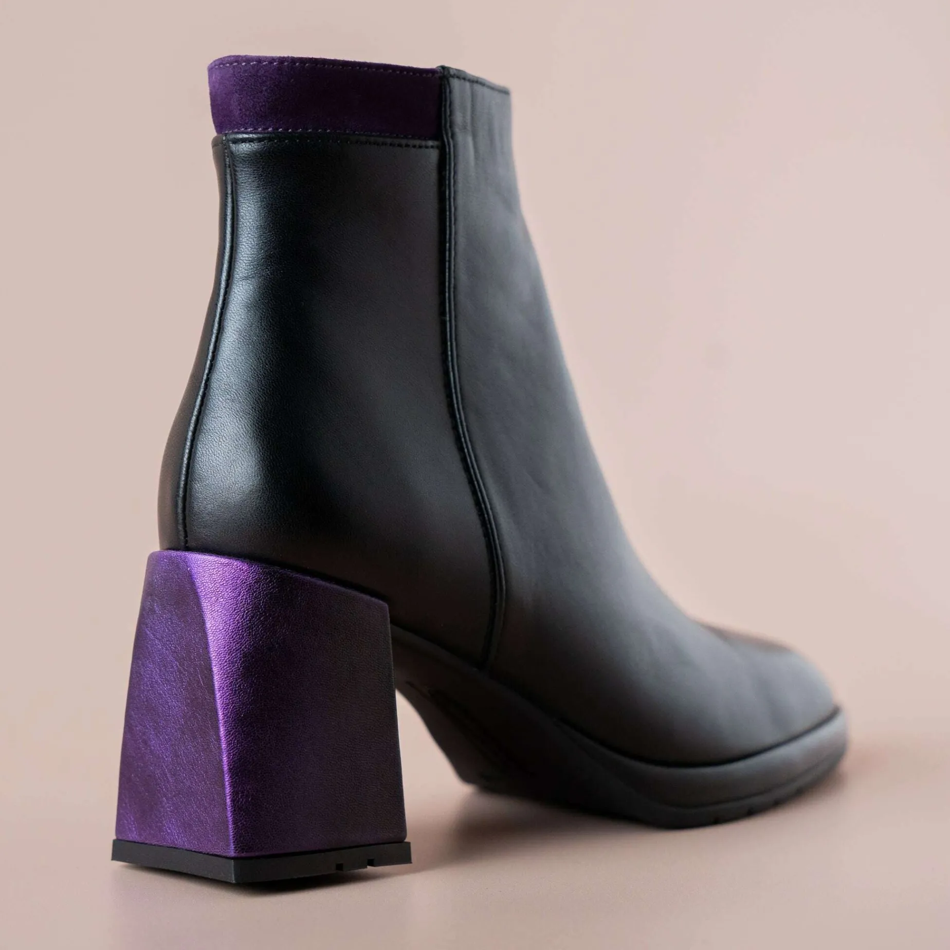 softwaves___morena__black_1.webp SOFTWAVES - 8.91.17/005 Morena - Black/Purple