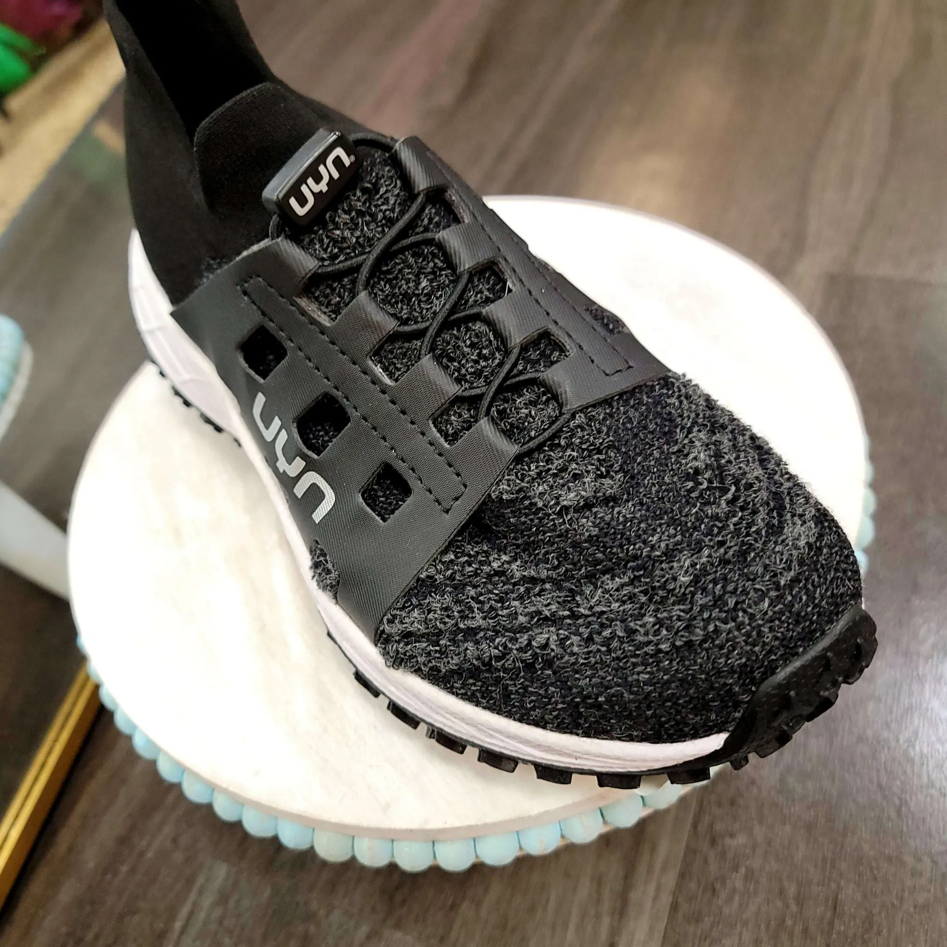 uyn__fleecy_merino__black_2.webp UYN - FLEECY MERINO - Black